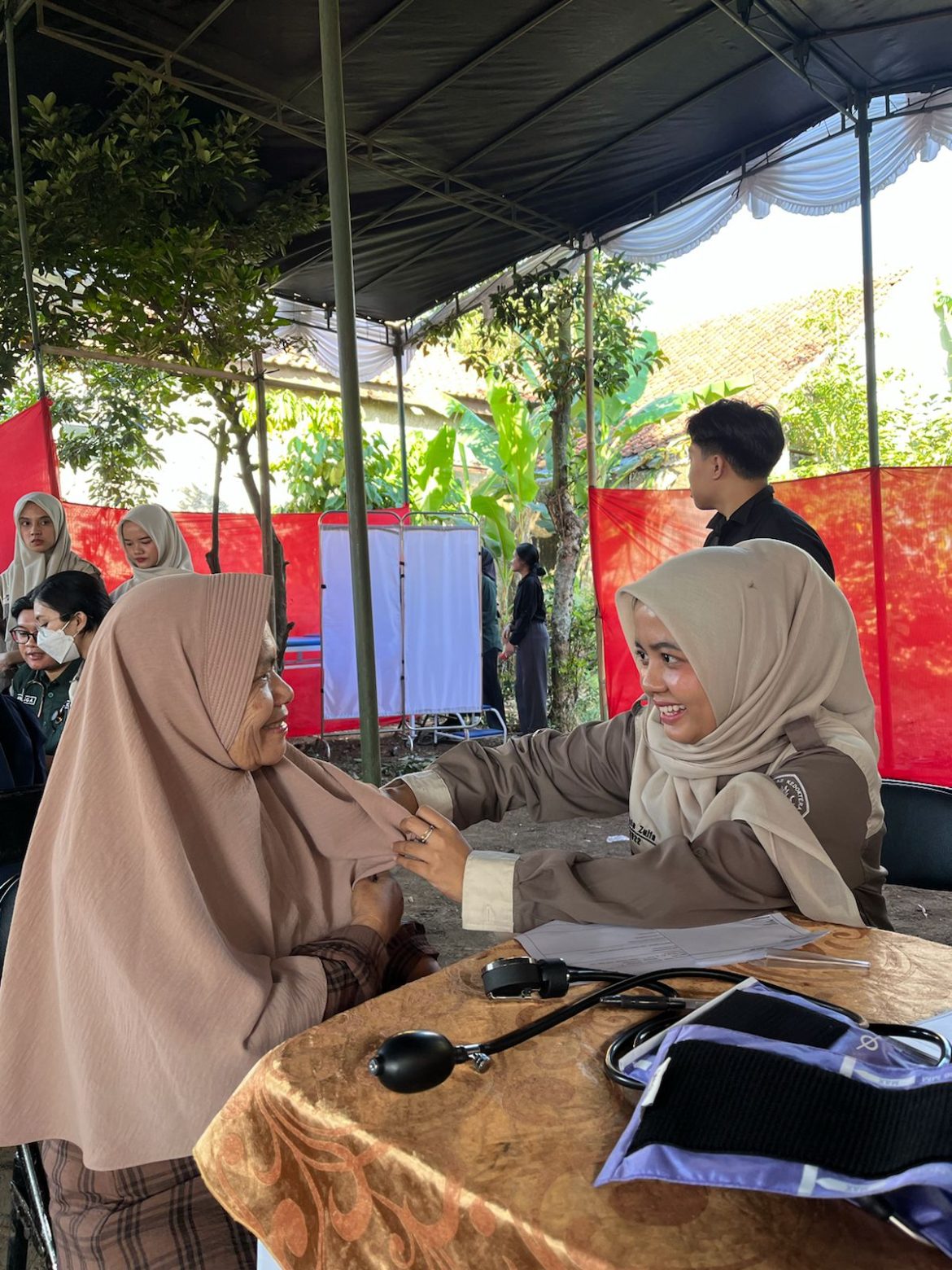 Mahasiswa FK UNPAS Angkatan 2022 Gelar Baksos “Senyum Sehat” di Desa Bojongsari Kabupaten Bandung