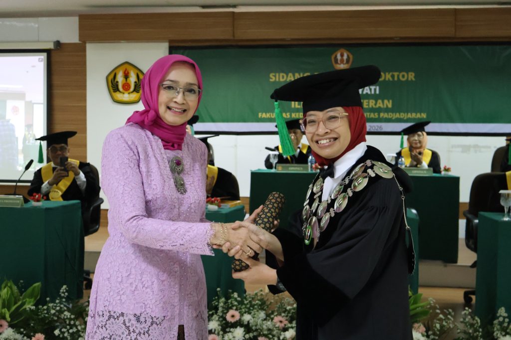 Raih Gelar Doktor, Hj. Alma Lucyati, dr., M.KM., M.Si., M.H.Kes Tegaskan Komitmen Pengembangan Ilmu Kedokteran FK UNPAS