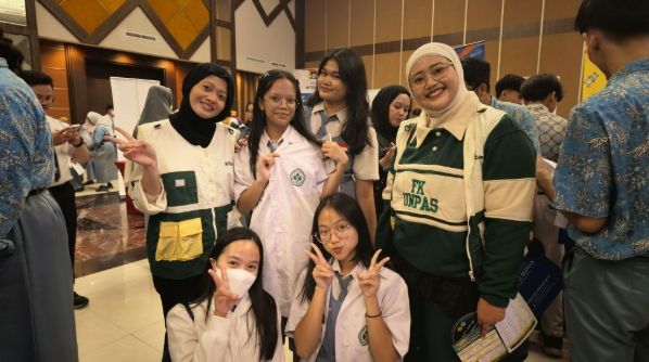 Fakultas Kedokteran Universitas Pasundan Hadir dalam Pameran Pendidikan di Karawang 2026